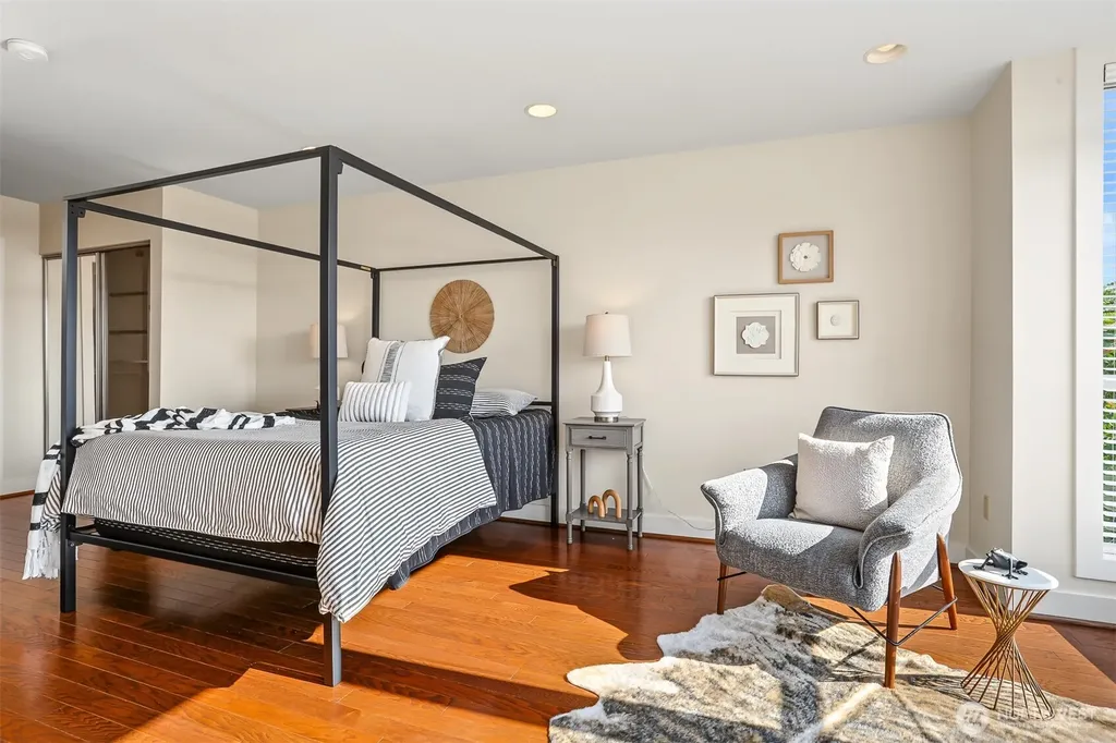 427 13th Avenue E Seattle WA 98102