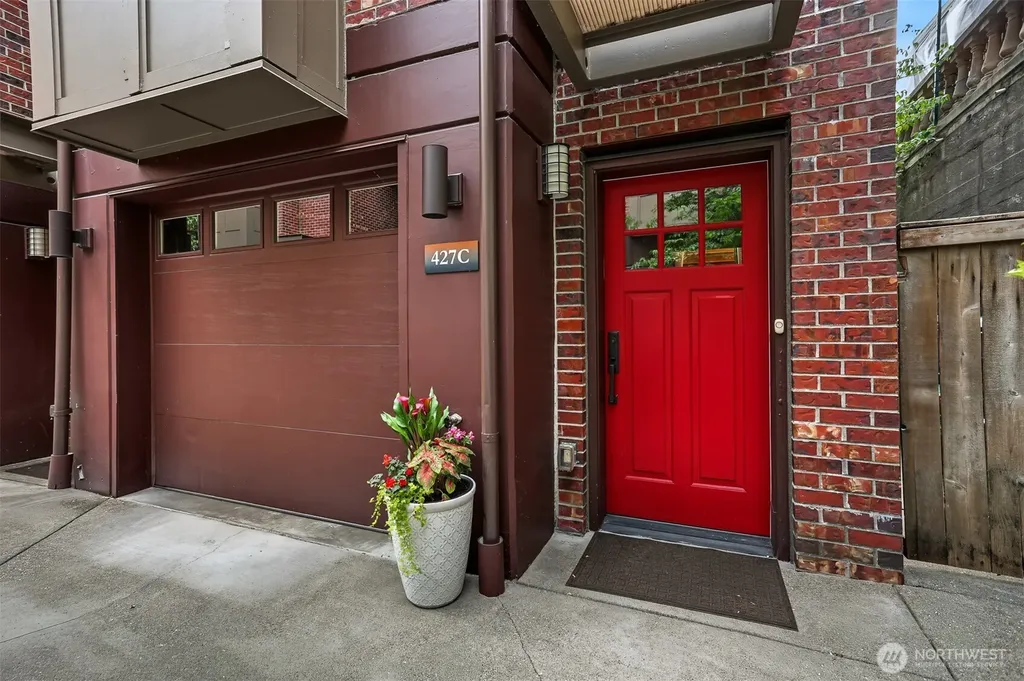 427 13th Avenue E Seattle WA 98102