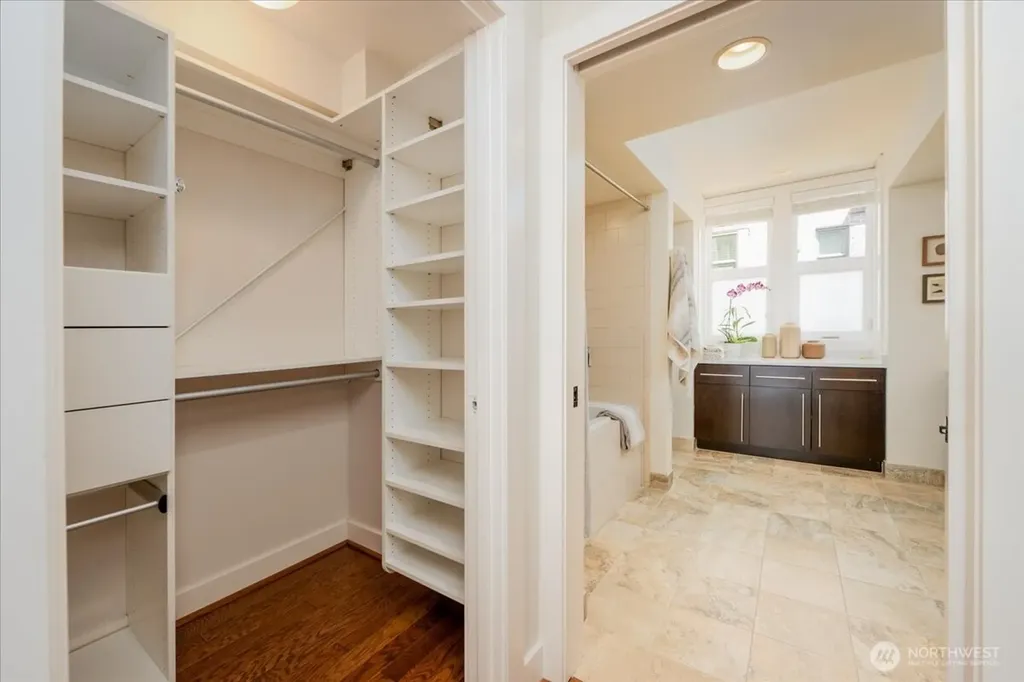 427 13th Avenue E Seattle WA 98102