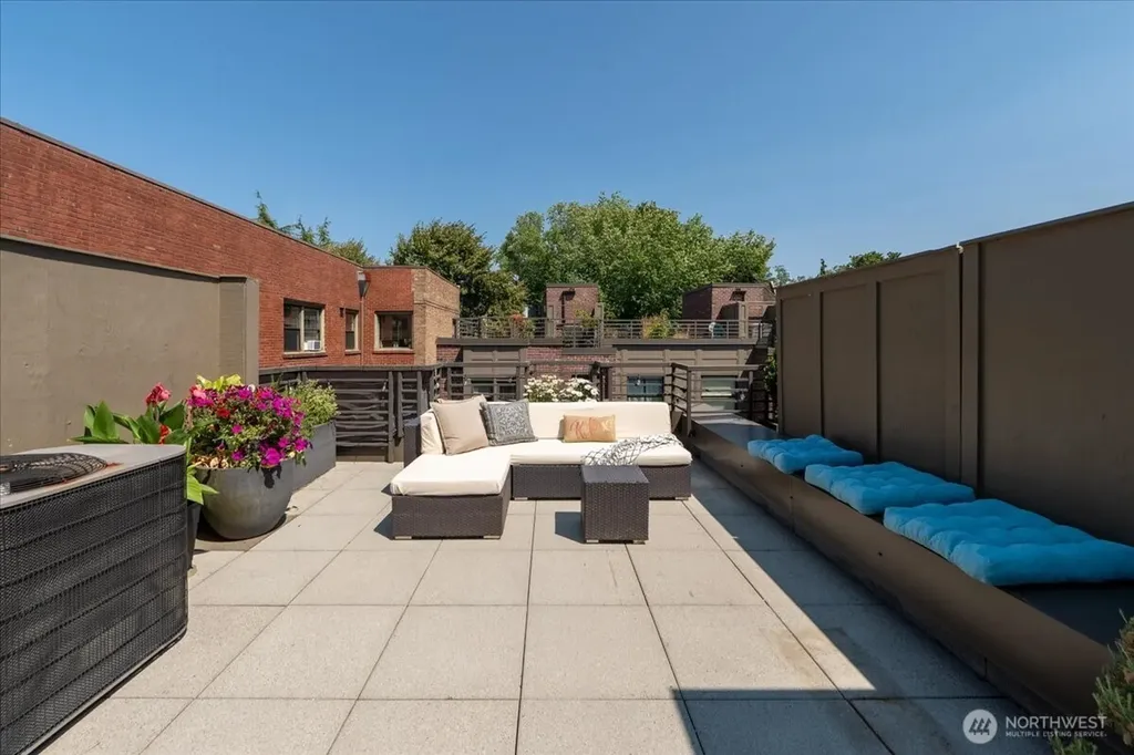 427 13th Avenue E Seattle WA 98102