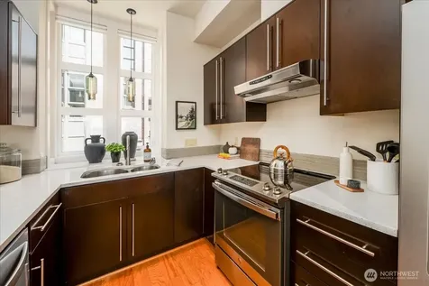 427 13th Avenue E Seattle WA 98102