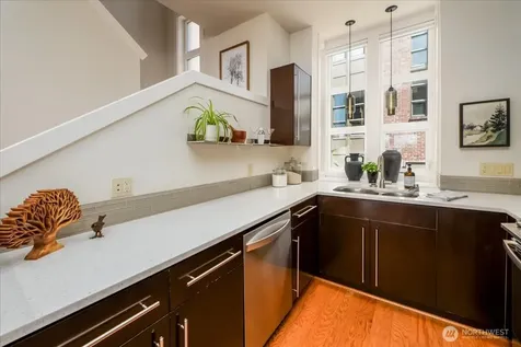 427 13th Avenue E Seattle WA 98102