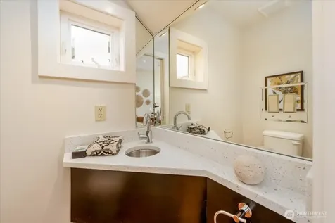 427 13th Avenue E Seattle WA 98102
