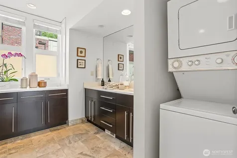 427 13th Avenue E Seattle WA 98102