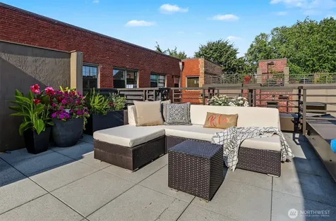 427 13th Avenue E Seattle WA 98102