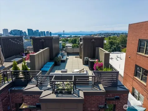 427 13th Avenue E Seattle WA 98102