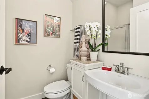 427 13th Avenue E Seattle WA 98102