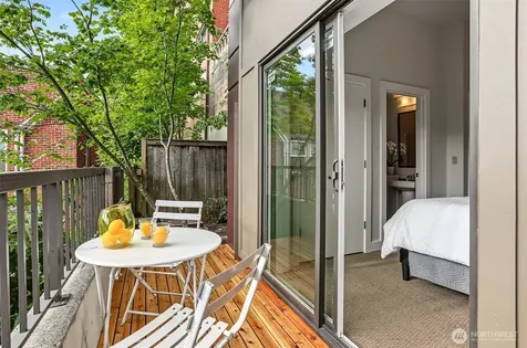 427 13th Avenue E Seattle WA 98102