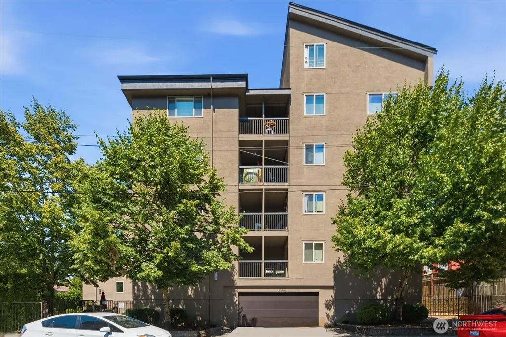 14300 32nd Avenue NE Seattle WA 98125