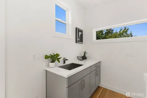 10240 40th Avenue SW Seattle WA 98146