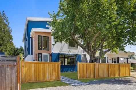 10240 40th Avenue SW Seattle WA 98146