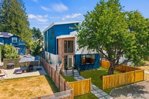 10240 40th Avenue SW Seattle WA 98146
