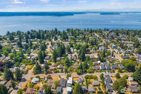 10240 40th Avenue SW Seattle WA 98146