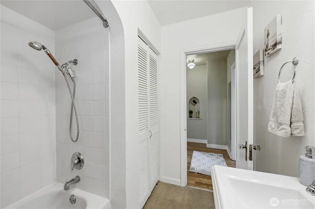 332 Bryan Avenue Bremerton WA 98312