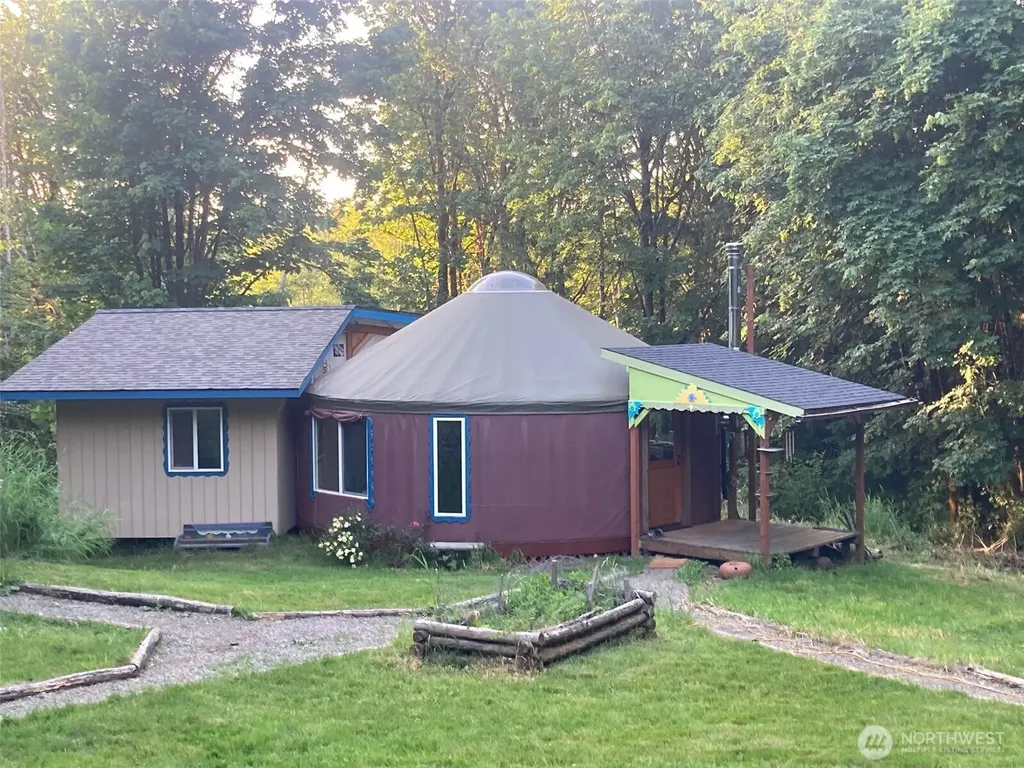 3372 E Agate Road Shelton WA 98584