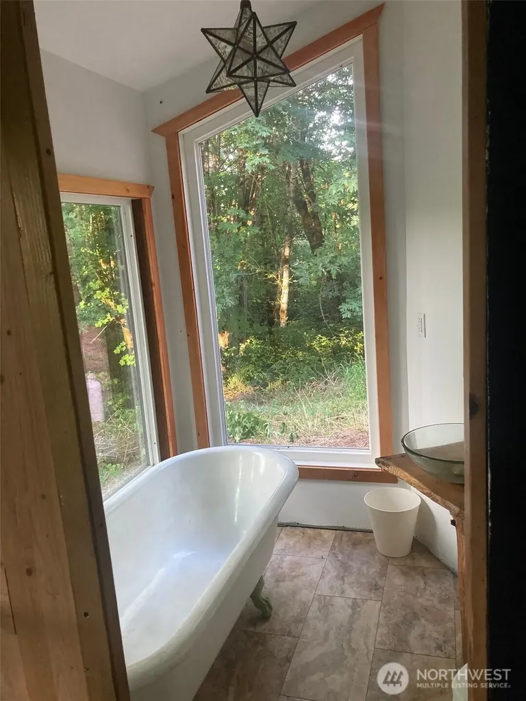 3372 E Agate Road Shelton WA 98584