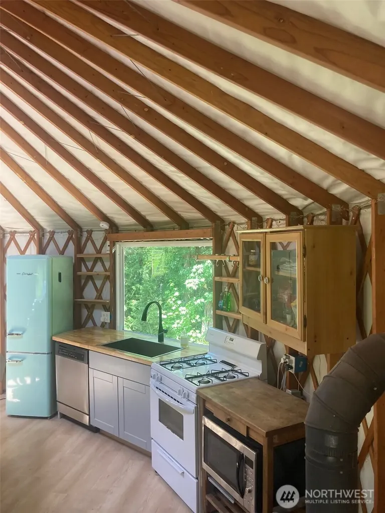 3372 E Agate Road Shelton WA 98584