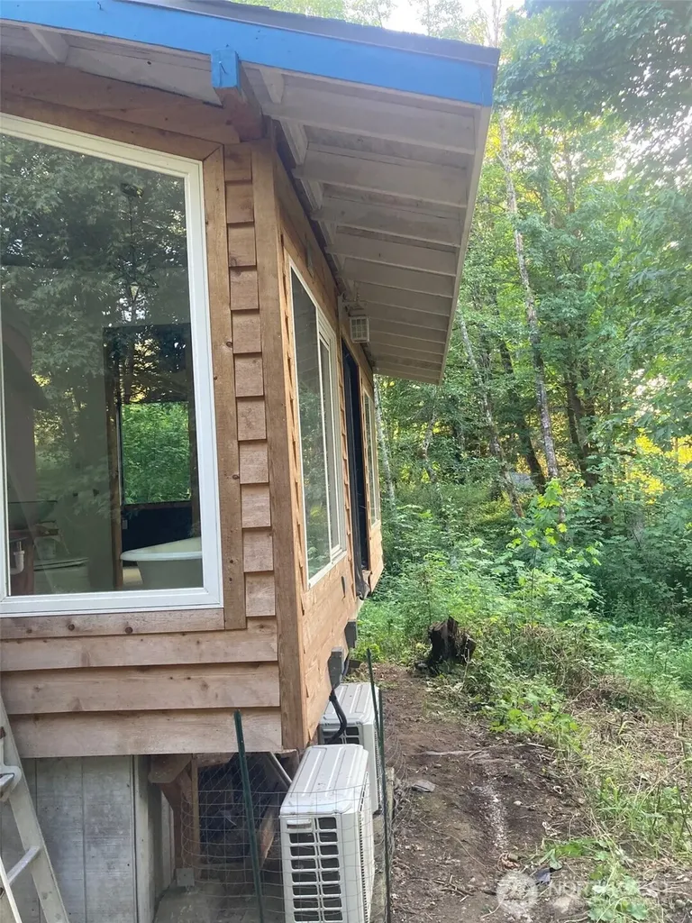 3372 E Agate Road Shelton WA 98584