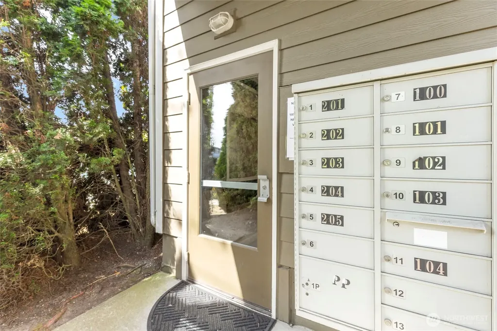 18523 68th Avenue NE Kenmore WA 98028