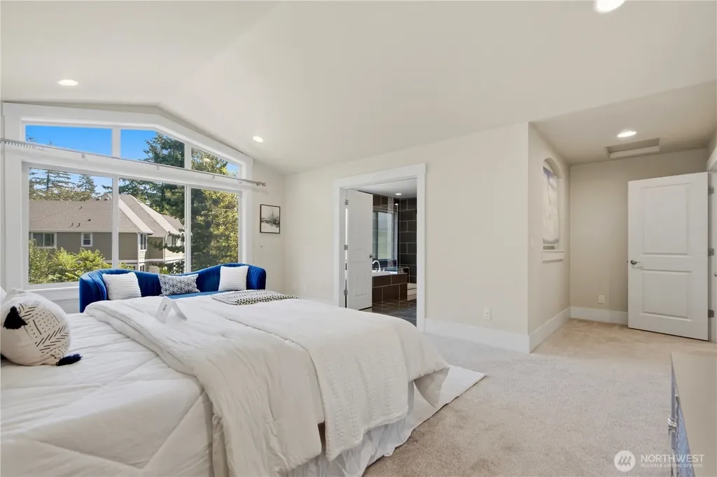 920 233rd Place NE Sammamish WA 98074