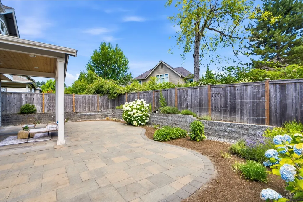 920 233rd Place NE Sammamish WA 98074