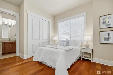 920 233rd Place NE Sammamish WA 98074