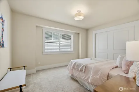 920 233rd Place NE Sammamish WA 98074