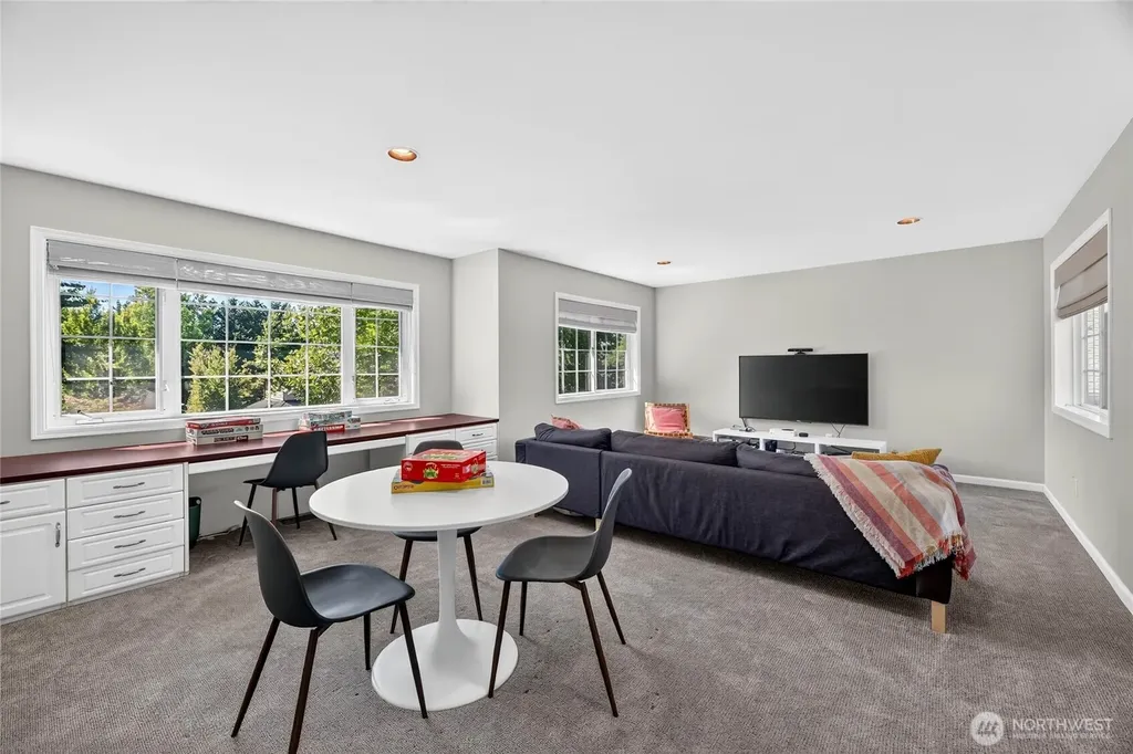 118 246th Way SE Sammamish WA 98074