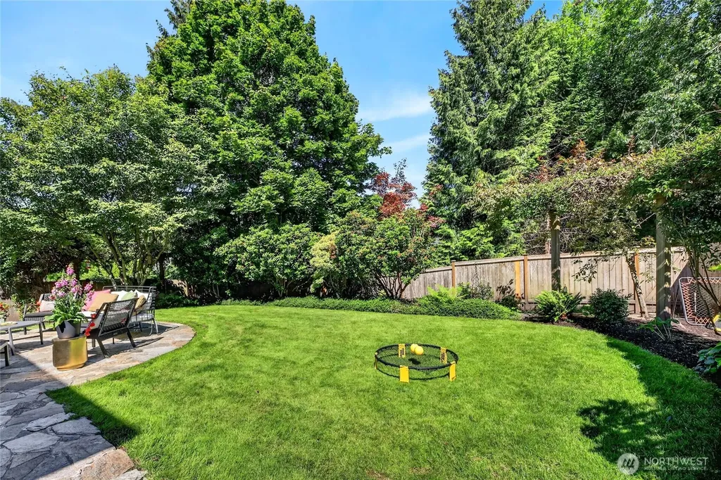118 246th Way SE Sammamish WA 98074
