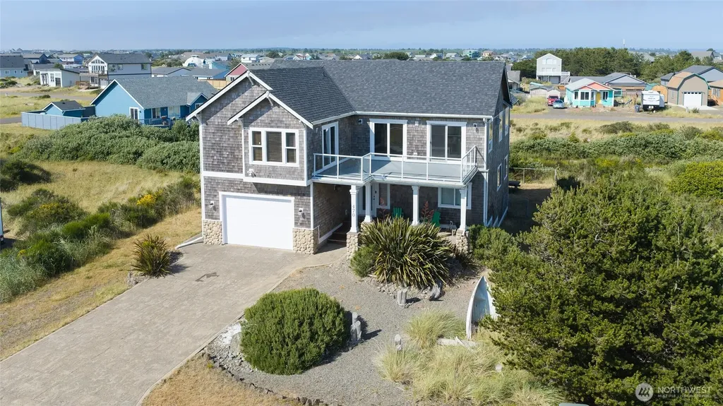 470 W Wind Street Ocean Shores WA 98569