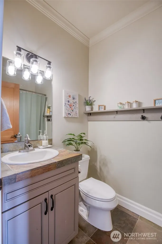 470 W Wind Street Ocean Shores WA 98569