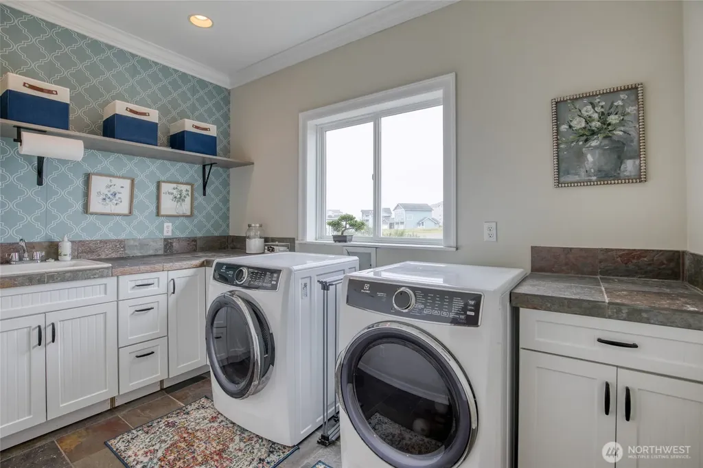 470 W Wind Street Ocean Shores WA 98569