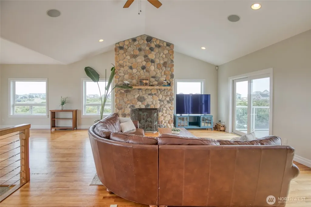 470 W Wind Street Ocean Shores WA 98569