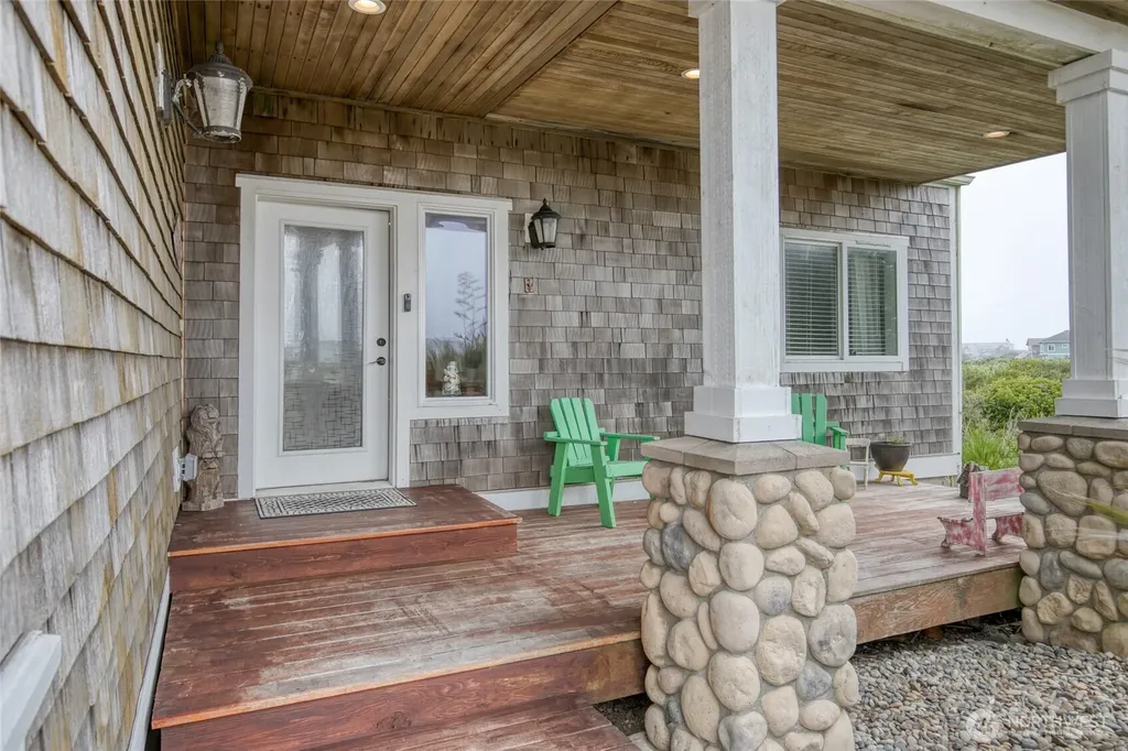 470 W Wind Street Ocean Shores WA 98569