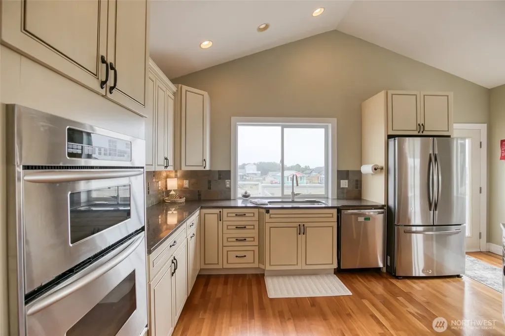 470 W Wind Street Ocean Shores WA 98569