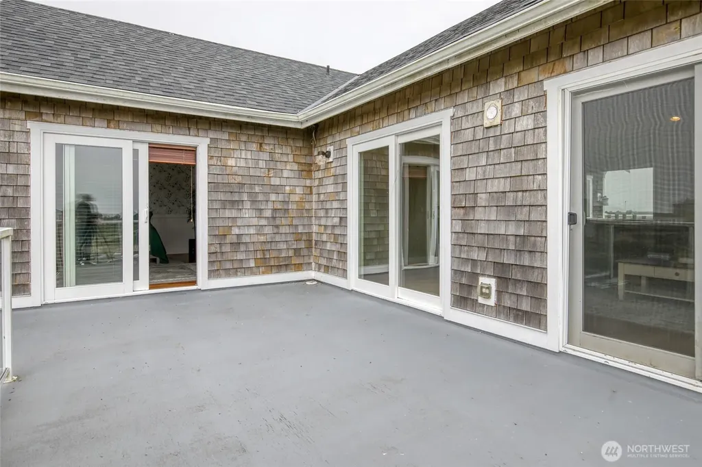 470 W Wind Street Ocean Shores WA 98569
