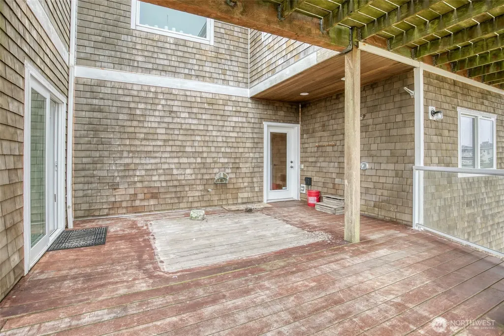 470 W Wind Street Ocean Shores WA 98569