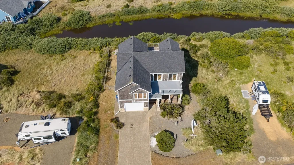 470 W Wind Street Ocean Shores WA 98569