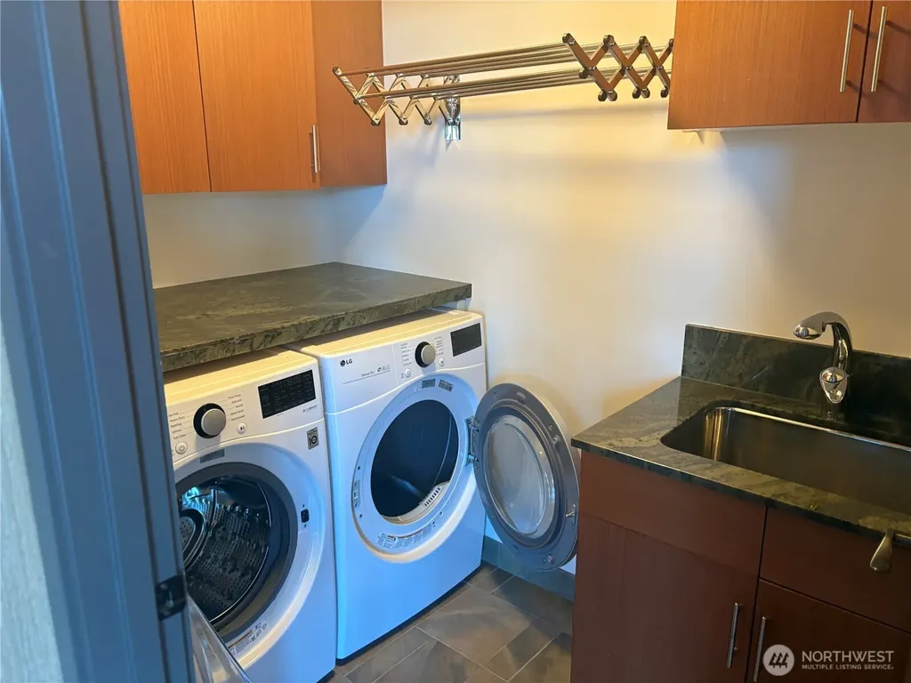 2033 2nd Avenue Seattle WA 98121