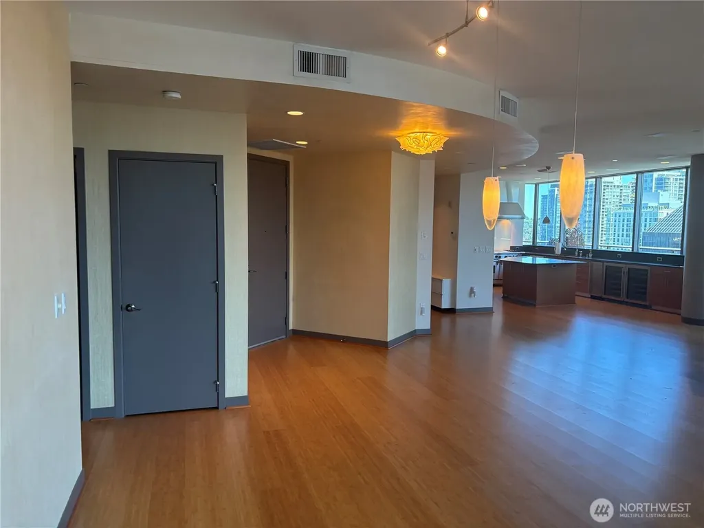 2033 2nd Avenue Seattle WA 98121