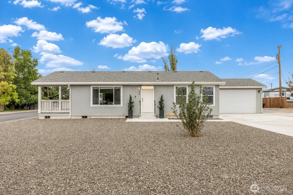906 S C Street Moses Lake WA 98837