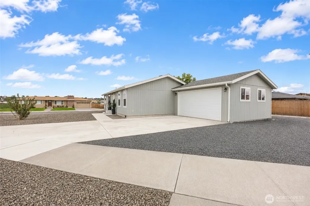 906 S C Street Moses Lake WA 98837