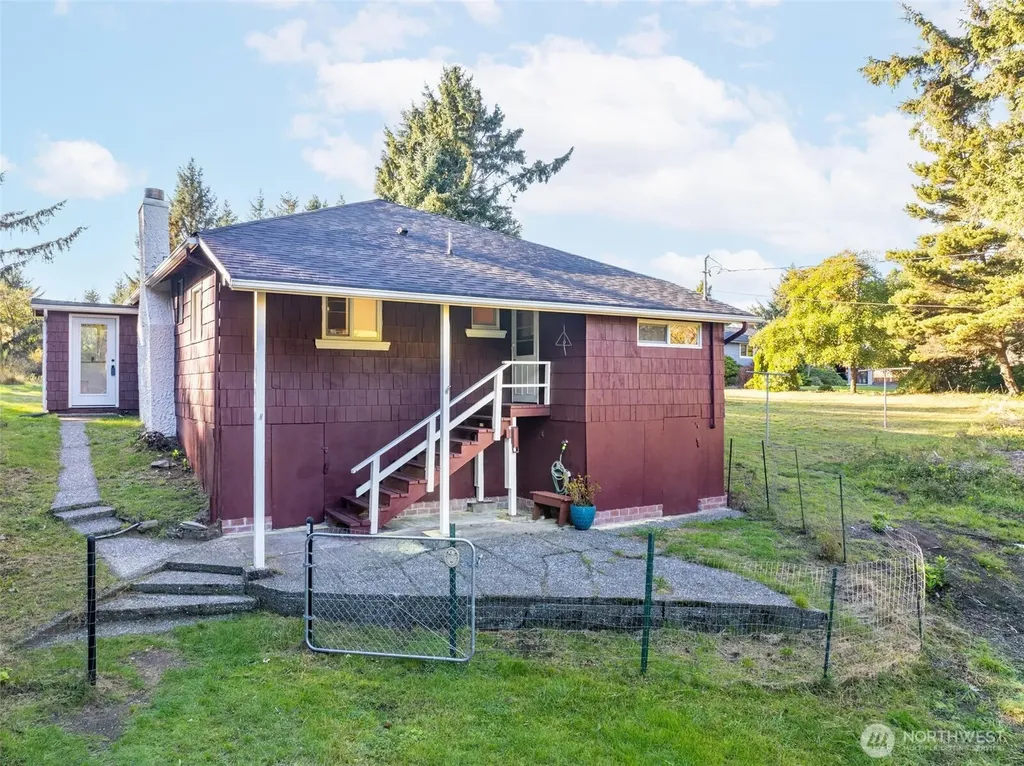 1847 Sr 105 Grayland WA 98547