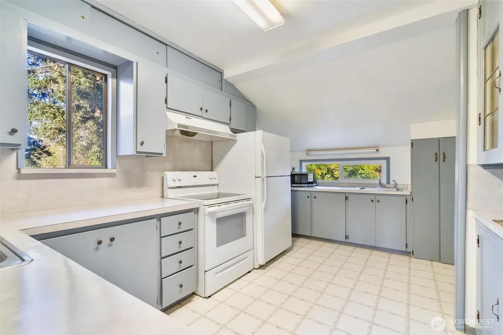 1847 Sr 105 Grayland WA 98547
