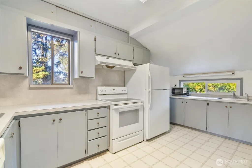 1847 Sr 105 Grayland WA 98547