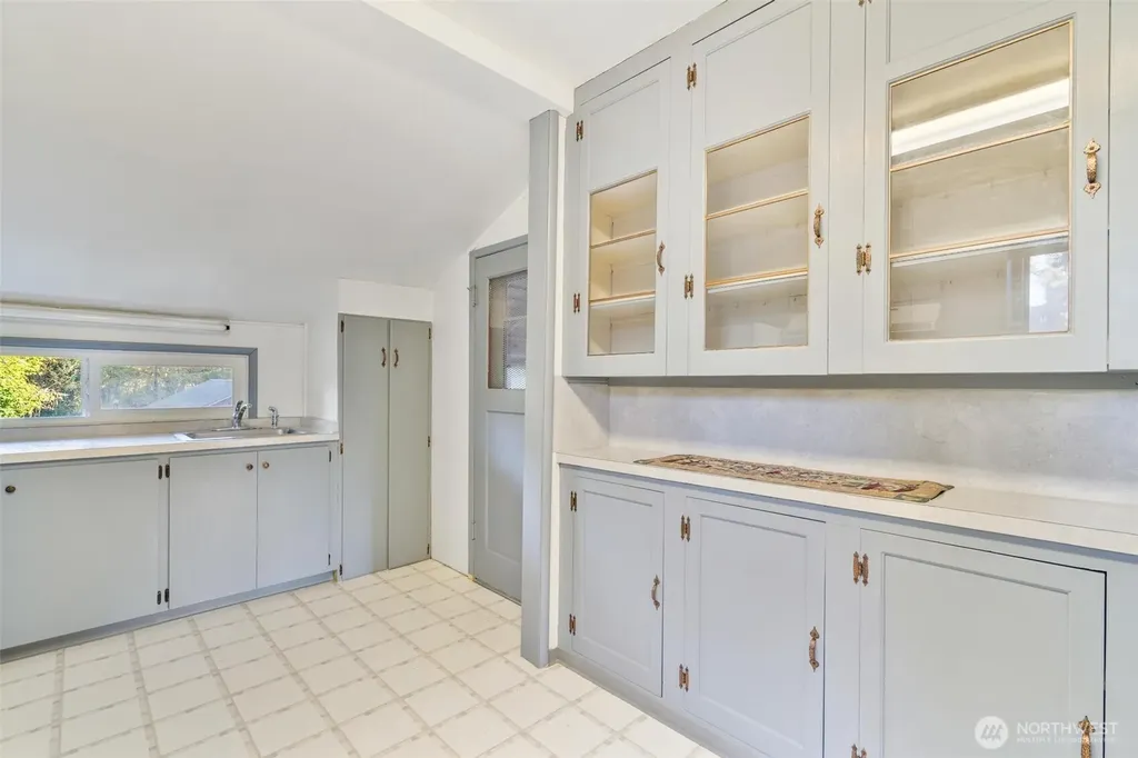 1847 Sr 105 Grayland WA 98547