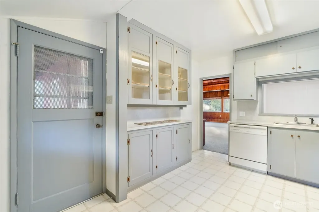1847 Sr 105 Grayland WA 98547