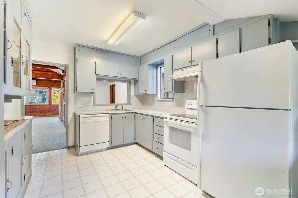 1847 Sr 105 Grayland WA 98547
