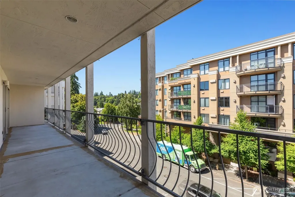 10129 Main Street Bellevue WA 98004