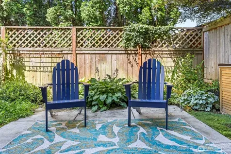 6801 Greenwood Avenue N Seattle WA 98103